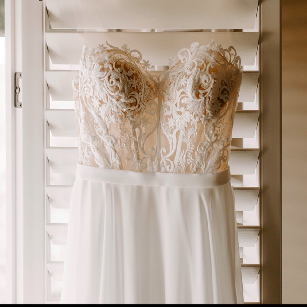 Ivory wedding dress